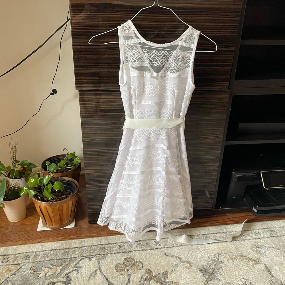 Girls white dress. Size 0 La Scala
